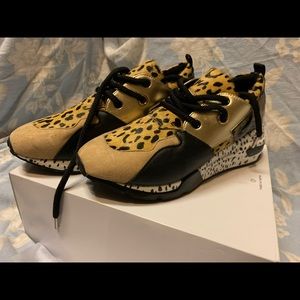 Brand new Steve Madden sneakers, never worn.